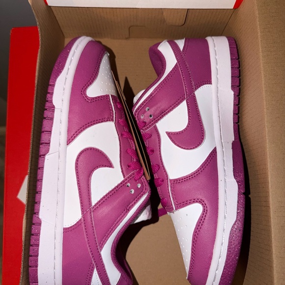 Nike Dunk Low Women’s - Picture 2 of 8